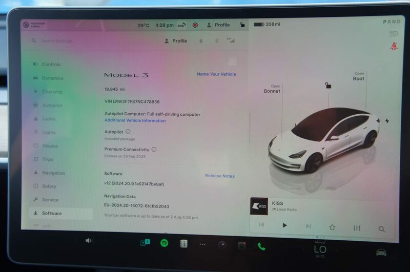 TESLA MODEL 3