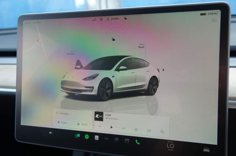 TESLA MODEL 3
