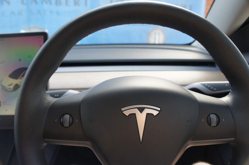 TESLA MODEL 3