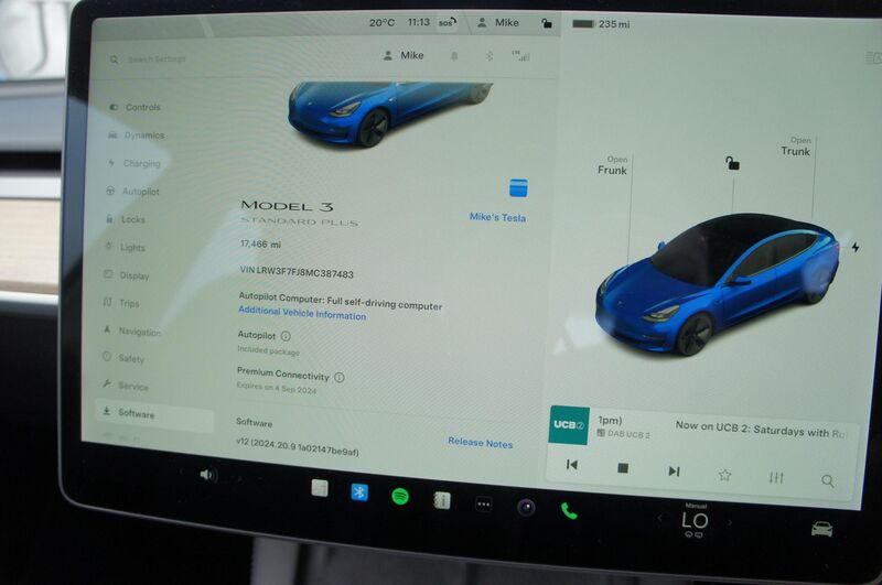 TESLA MODEL 3