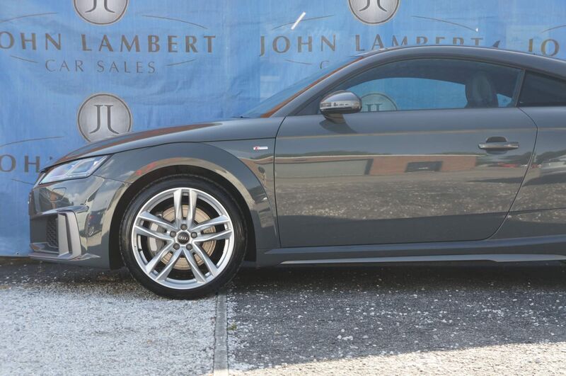 AUDI TT
