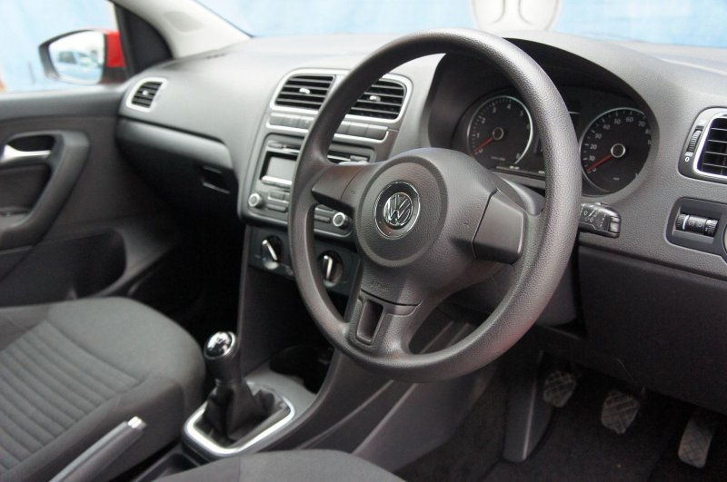 VOLKSWAGEN POLO