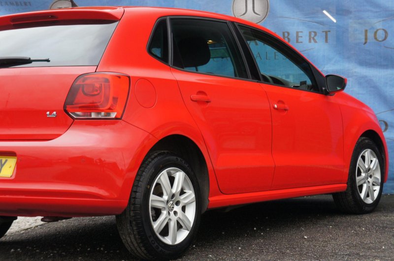 VOLKSWAGEN POLO