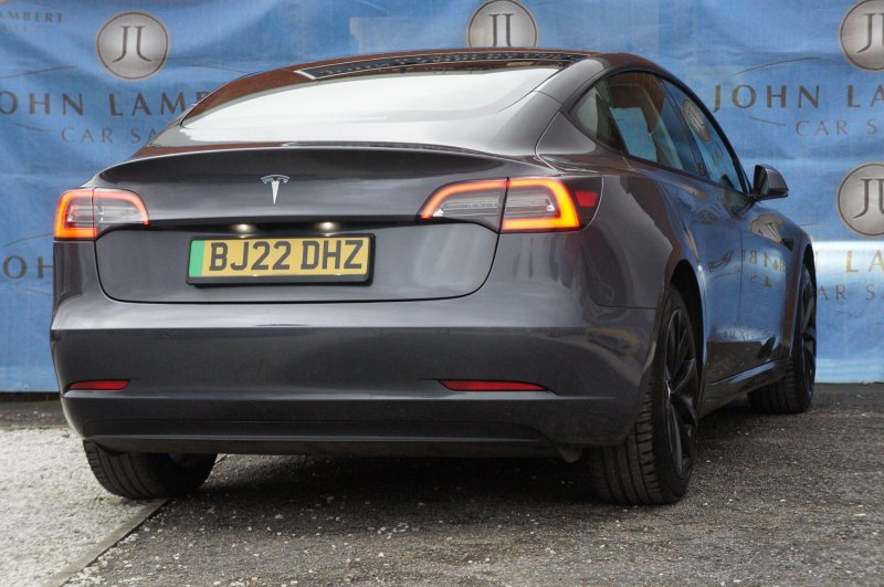 TESLA MODEL 3