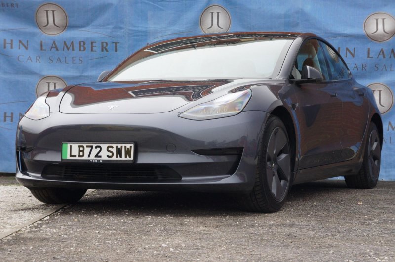 TESLA MODEL 3