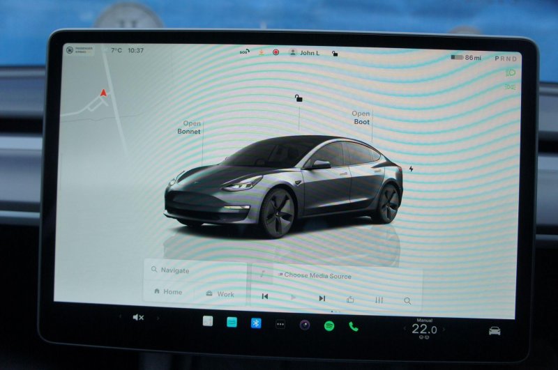 TESLA MODEL 3