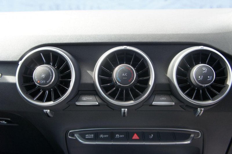 AUDI TT