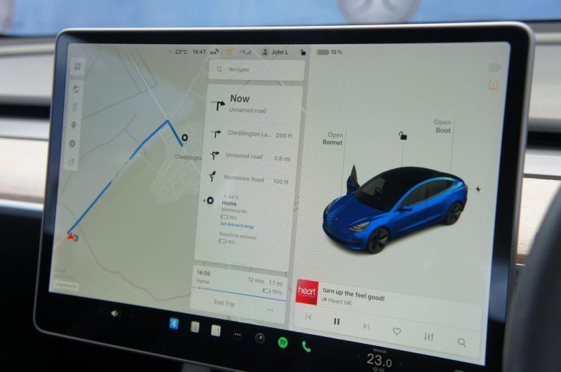 TESLA MODEL 3