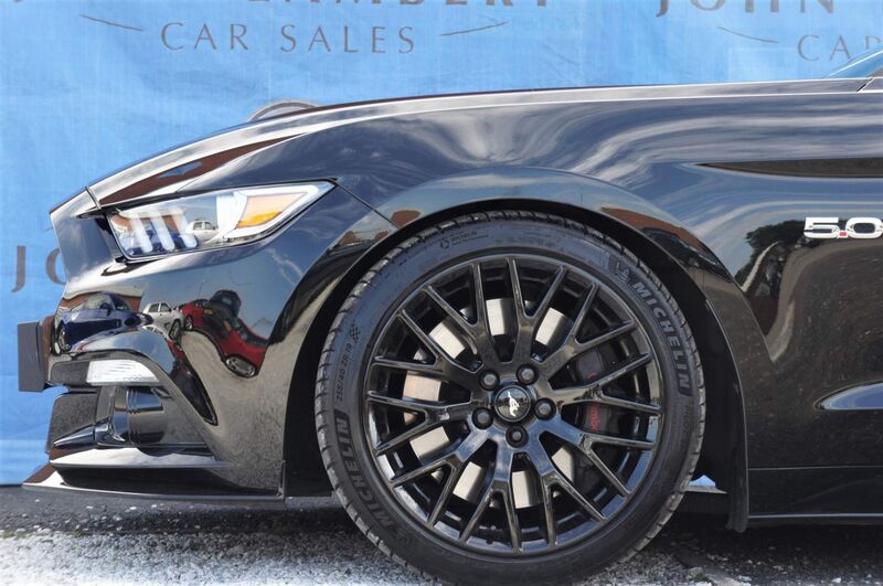 FORD MUSTANG