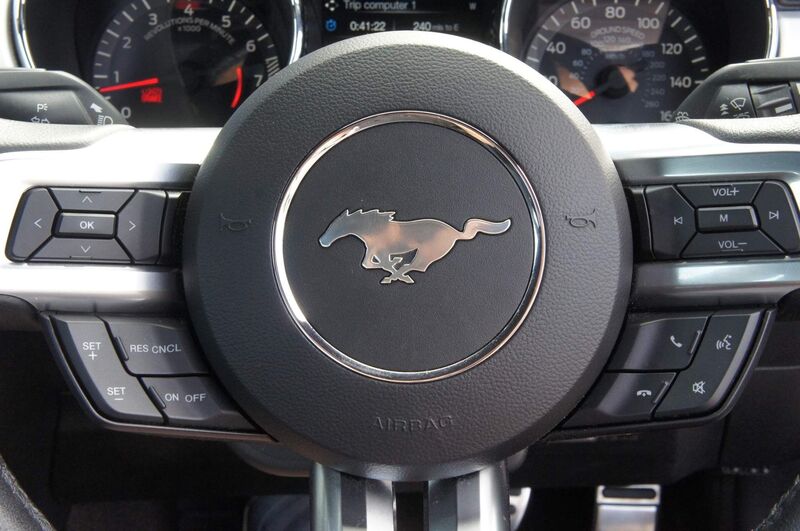 FORD MUSTANG