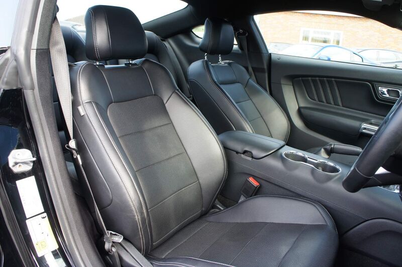 FORD MUSTANG