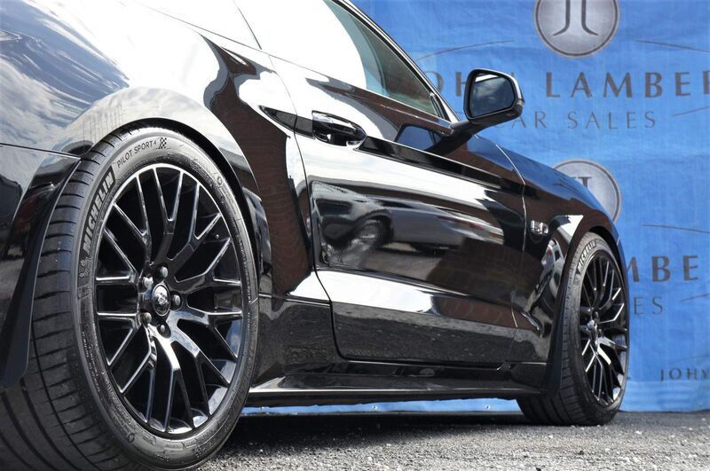 FORD MUSTANG