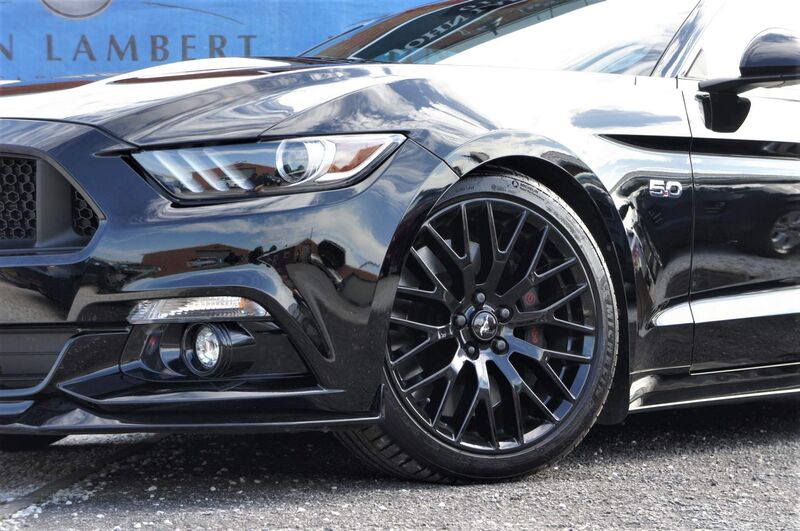 FORD MUSTANG